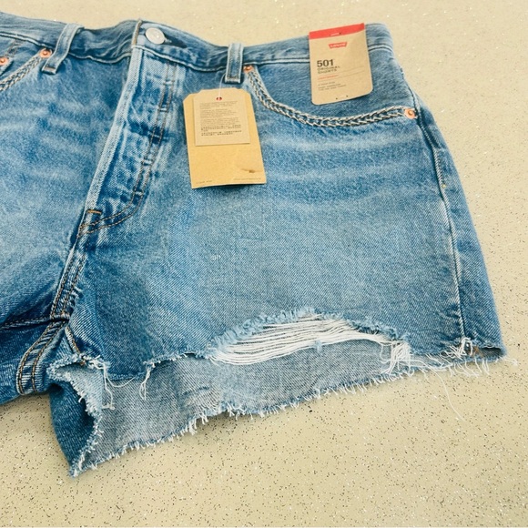 Levi's Women's 501 Original High-Rise Jean Shorts Size 33/Distressed/Lightweight - Picture 3 of 16